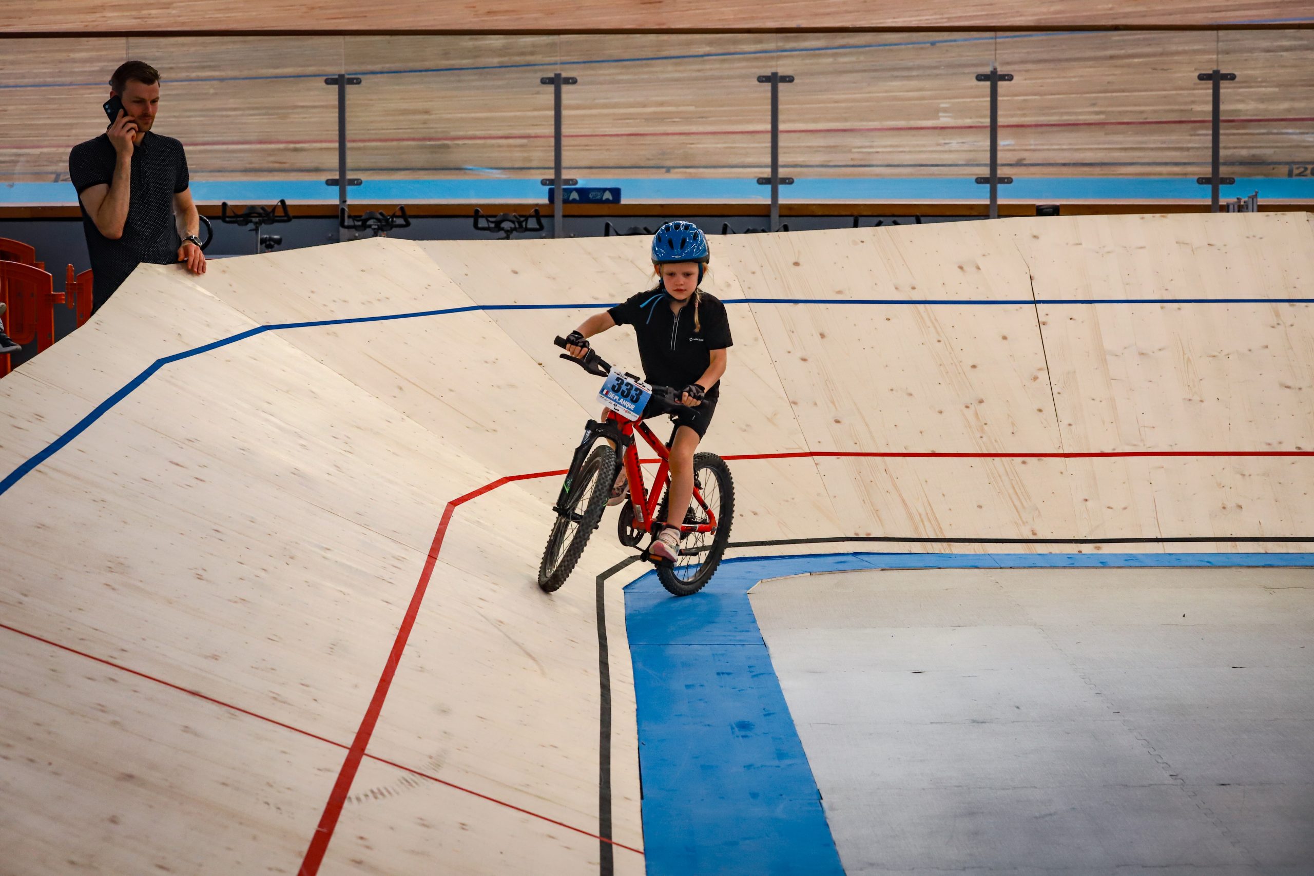 IMG_4257 Adulte faisant du BMX sur la piste adapté