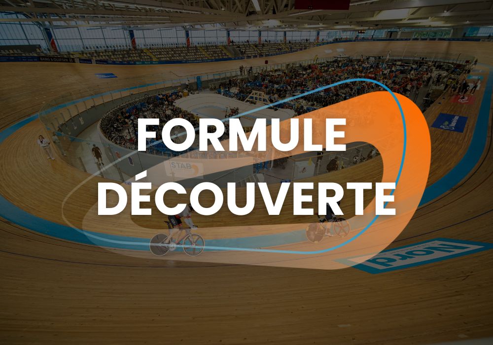Formule découverte Adulte faisant du BMX sur la piste adapté